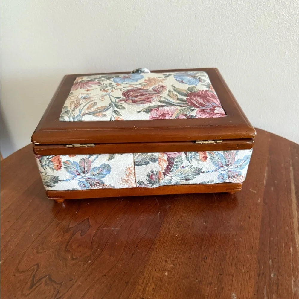 Vintage Wood Jewelry Box With Floral Fabric Cottagecore - Picture 7 of 10